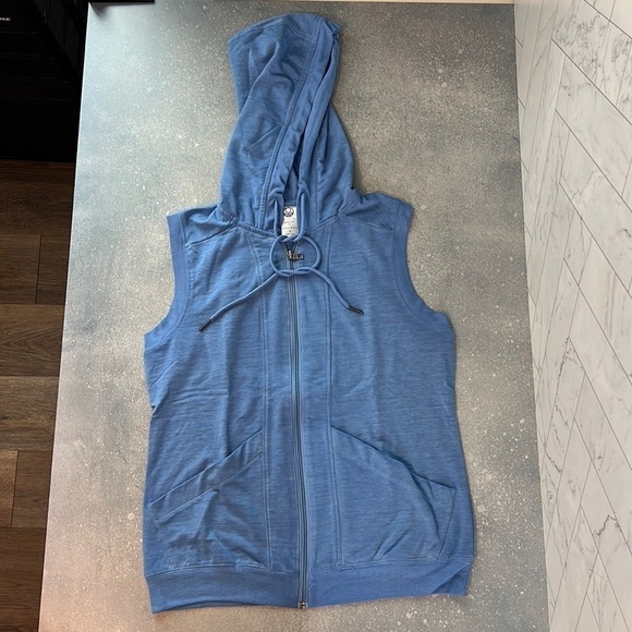 2/$30 3/$50 Tē verde for EQUINOX - Picture 1 of 3